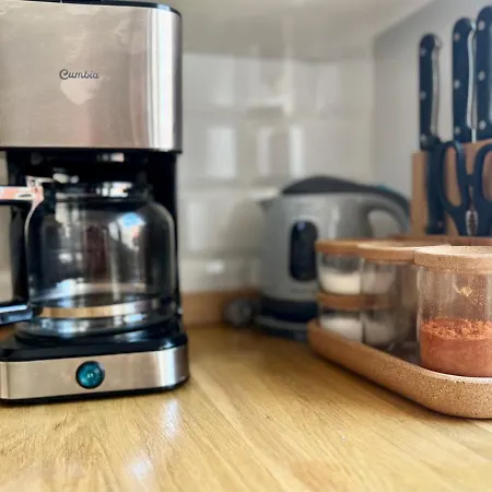 Apartment Housingleon Velarde *